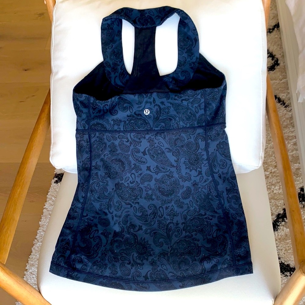Lululemon Top w/ built in bra 6